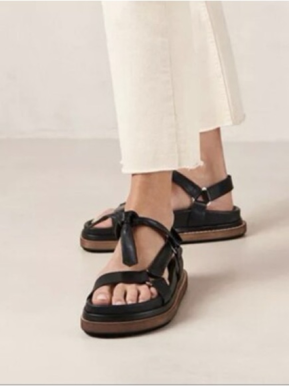 ALOHAS Black Knotted Platform Sandals with Brown Sole